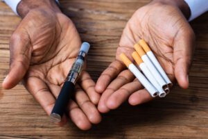 Lee más sobre el artículo Vaporizador vs. CiVaporizador vs. Cigarro: ¿Cuál es la Mejor Opción para Tu Salud?garro: ¿Cuál es la Mejor Opción para Tu Salud?